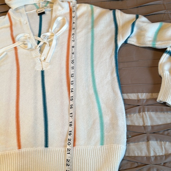 ROXY Summer hooded sweater. White with pretty stripes & lace-up front opening. - Picture 7 of 7